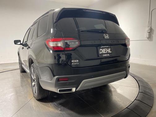 2023 Honda Pilot Touring 8-Passenger