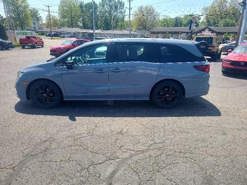 Sonic Gray Pearl 2023 Honda Odyssey