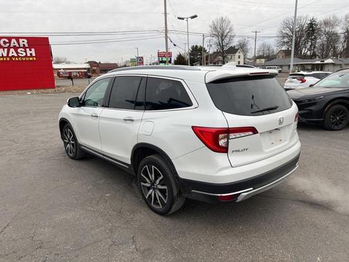 2022 Honda Pilot Touring 8-Passenger