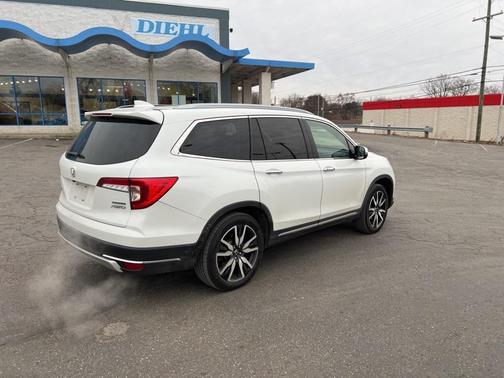 2022 Honda Pilot Touring 8-Passenger