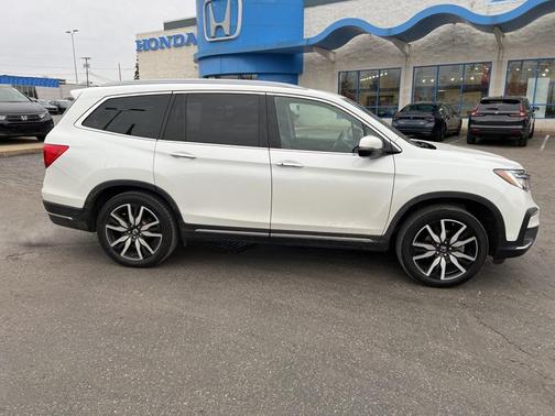 2022 Honda Pilot Touring 8-Passenger