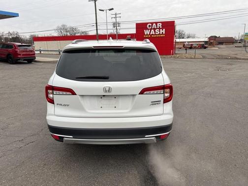 2022 Honda Pilot Touring 8-Passenger
