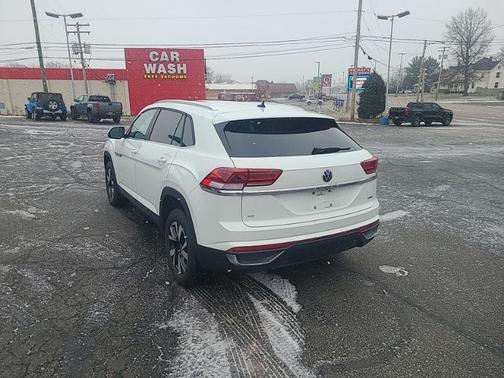 2023 Volkswagen Atlas Cross Sport 2.0T SE