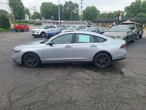 Solar Silver Metallic 2025 Honda Accord