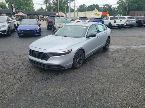 Solar Silver Metallic 2025 Honda Accord