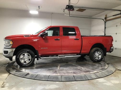 2022 RAM 2500 Tradesman Crew Cab 4x4 6'4' Box