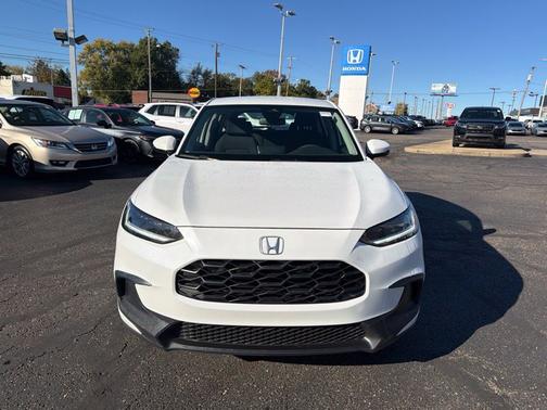 Platinum White Pearl 2024 Honda HR-V