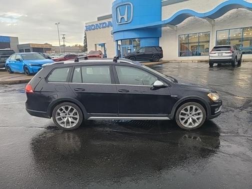 2017 Volkswagen Golf Alltrack TSI S