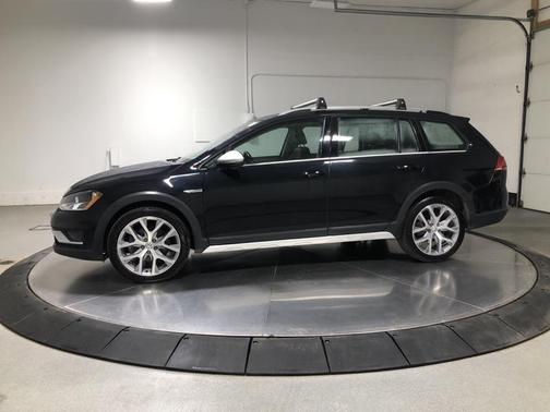 2017 Volkswagen Golf Alltrack TSI S
