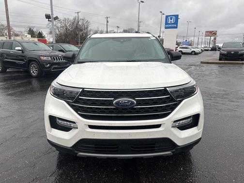 Star White Metallic Tri-Coat 2022 Ford Explorer XLT