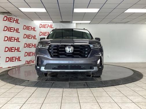 Modern Steel Metallic 2024 Honda Pilot