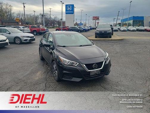 Super Black 2020 Nissan Versa 1.6 SV