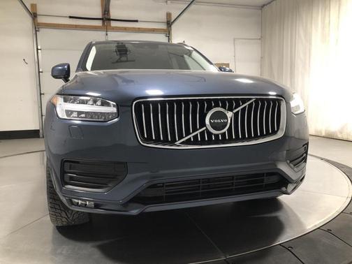2022 Volvo XC90 T6 Momentum
