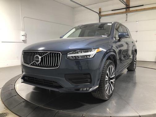 2022 Volvo XC90 T6 Momentum