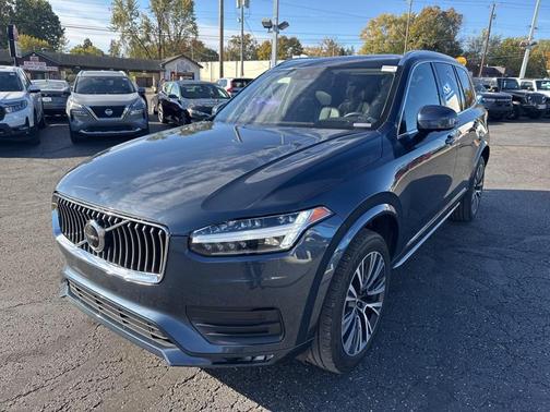 2022 Volvo XC90 T6 Momentum
