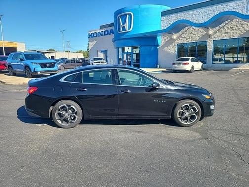 2022 Chevrolet Malibu FWD LT
