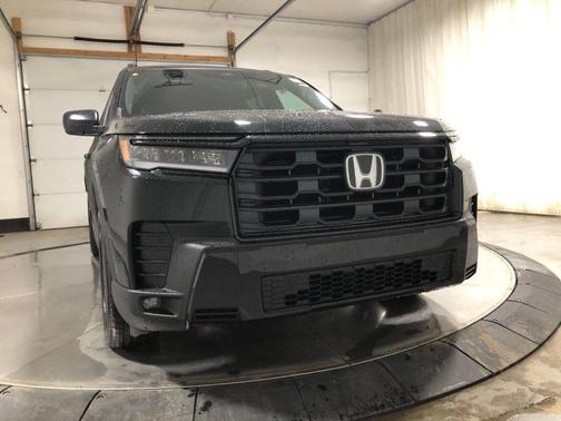 Crystal Black Pearl 2026 Honda Pilot Sport