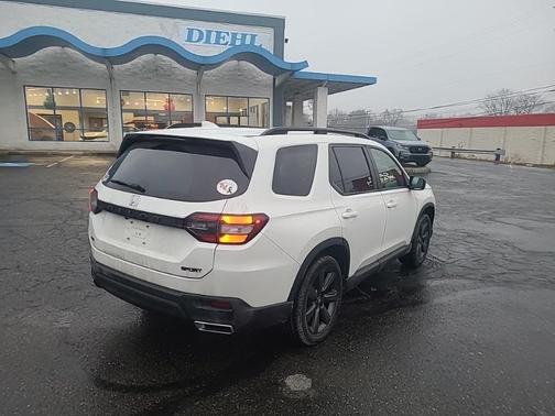2023 Honda Pilot AWD Sport