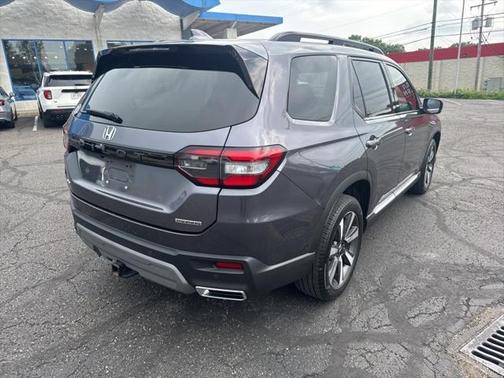 2023 Honda Pilot Touring 8-Passenger