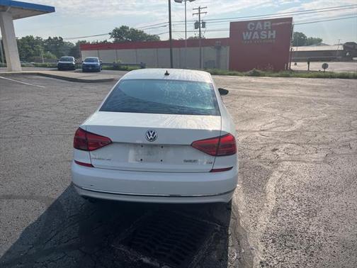 2016 Volkswagen Passat 1.8T SE