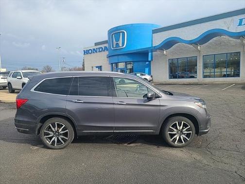 2022 Honda Pilot Touring 8-Passenger