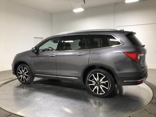 2022 Honda Pilot Touring 8-Passenger