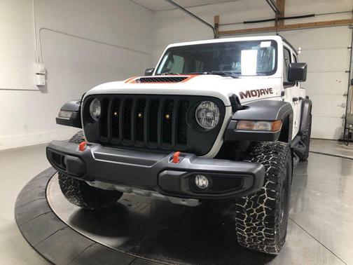 Bright White Clearcoat 2023 Jeep Gladiator Mojave 4x4
