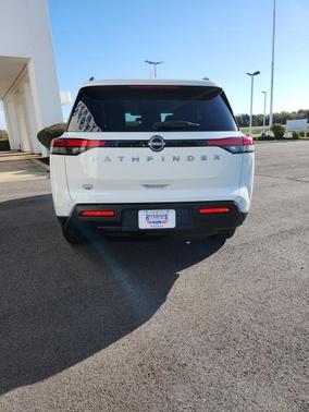 2025 Nissan Pathfinder SV