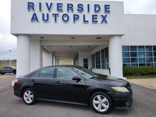 Black 2011 Toyota Camry SE
