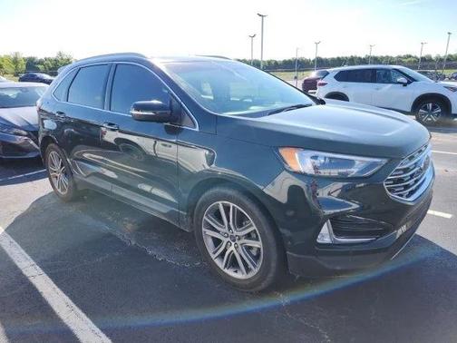 Green Metallic 2022 Ford Edge Titanium