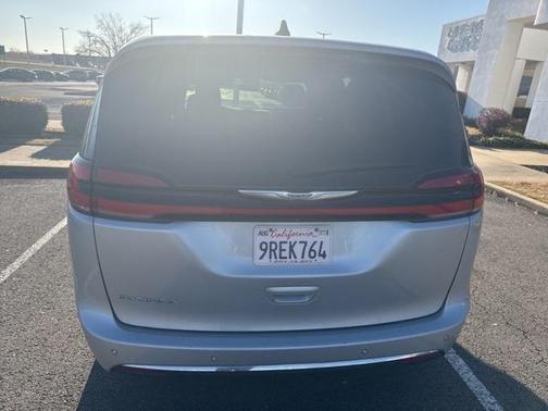 2023 Chrysler Pacifica Touring-L