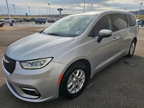 2023 Chrysler Pacifica Touring-L