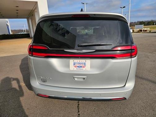 2023 Chrysler Pacifica Touring-L