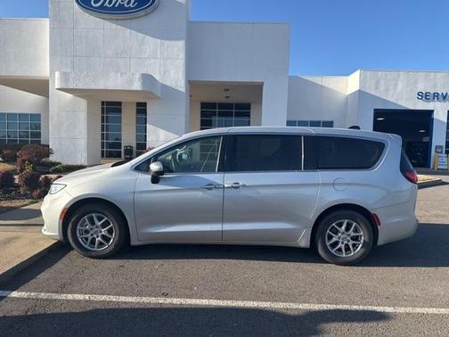 2023 Chrysler Pacifica Touring-L