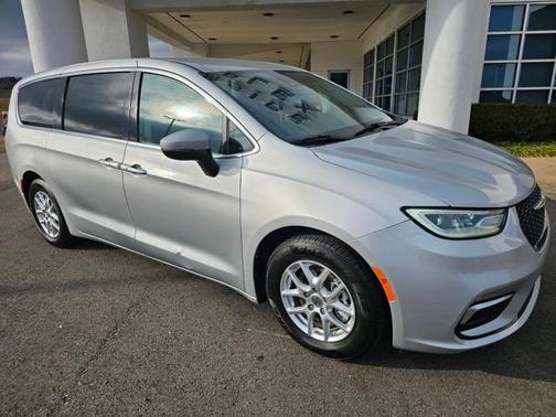 2023 Chrysler Pacifica Touring-L