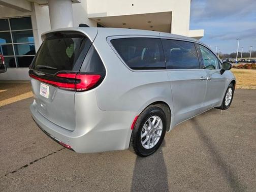 2023 Chrysler Pacifica Touring-L