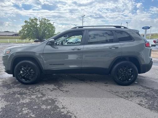 2023 Jeep Cherokee Altitude Lux