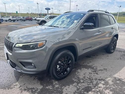 2023 Jeep Cherokee Altitude Lux