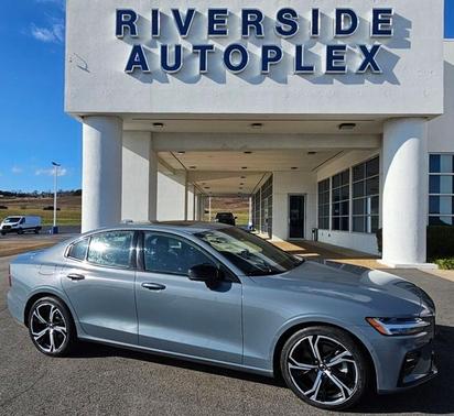 2024 Volvo S60 B5 Plus Dark Theme