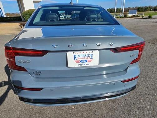 2024 Volvo S60 B5 Plus Dark Theme