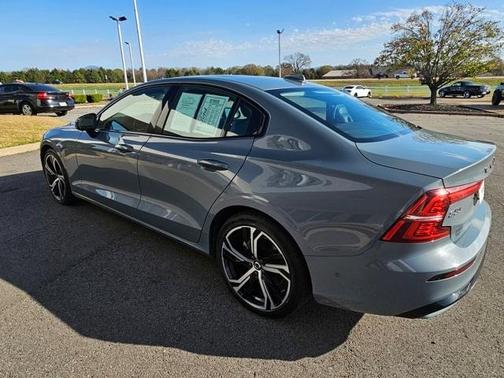 2024 Volvo S60 B5 Plus Dark Theme