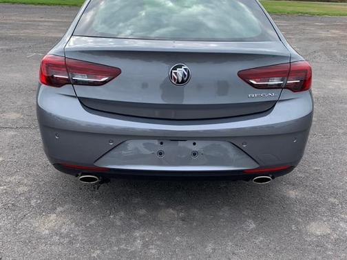 Photo 4 of 10 of 2020 Buick Regal Sportback Avenir