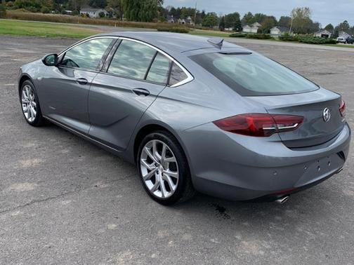 Photo 5 of 10 of 2020 Buick Regal Sportback Avenir