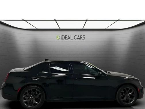 Gloss Black 2022 Chrysler 300 Touring