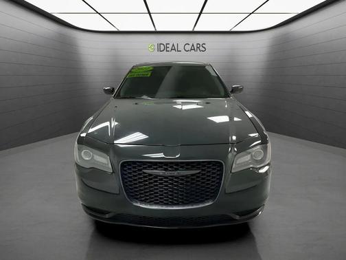 Gloss Black 2022 Chrysler 300 Touring