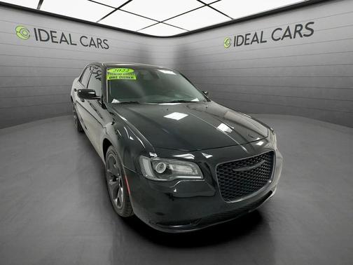 Gloss Black 2022 Chrysler 300 Touring