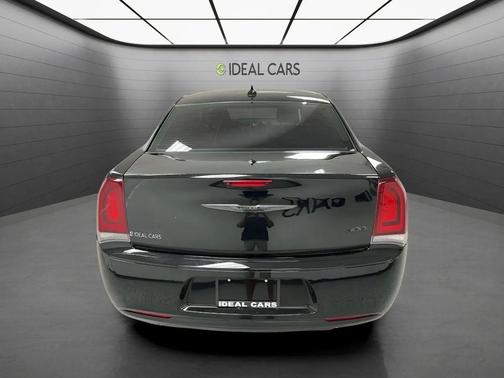 Gloss Black 2022 Chrysler 300 Touring