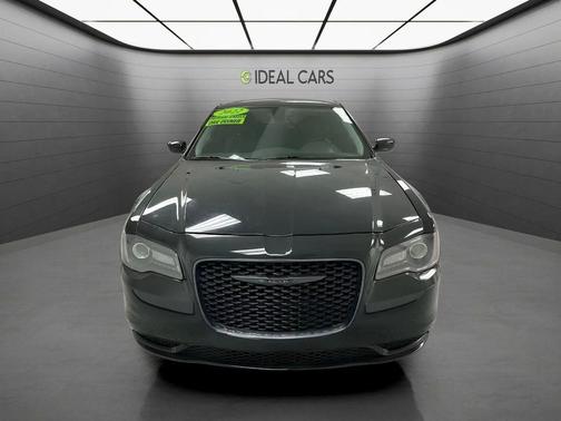 Gloss Black 2022 Chrysler 300 Touring