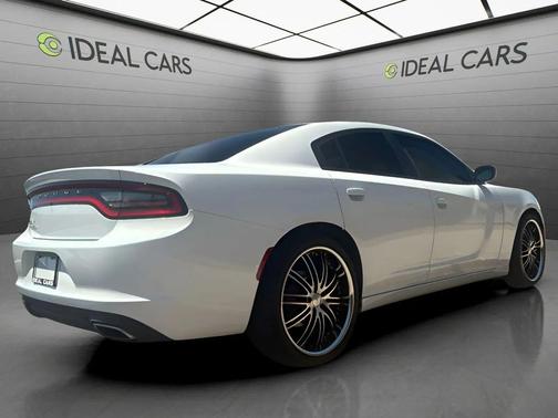 Bright White Clearcoat 2015 Dodge Charger SE