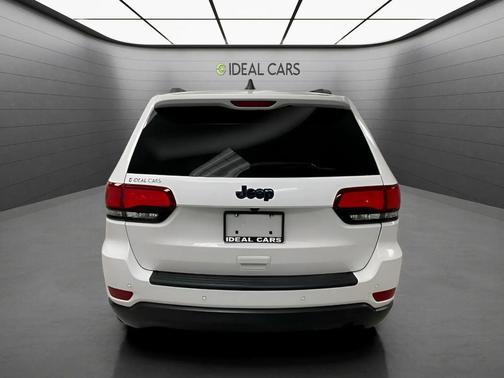Bright White Clearcoat 2019 Jeep Grand Cherokee Upland